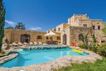 וילה The Chateau *